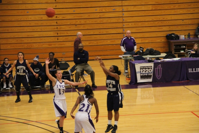 Defenders Johnikka Nash (21) and Elizabeth Liptak (13) are too late to stop a shot from Bulldogs' guard Miranda Murray (14). Splitting the defense