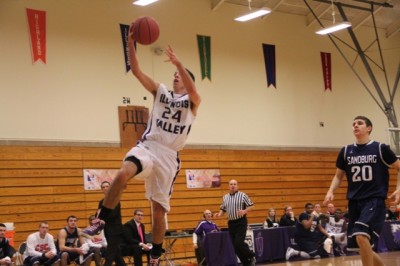 Eagles rally to beat Chargers 73-63