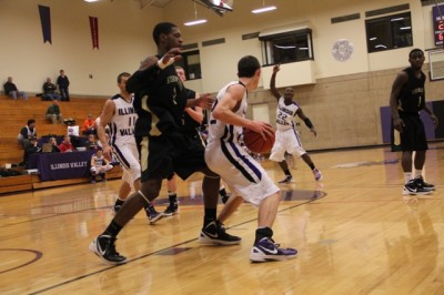 Eagles edge Cougars for a conference victory.
