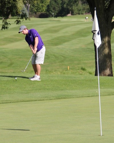 Golfers finish 16th at invitational